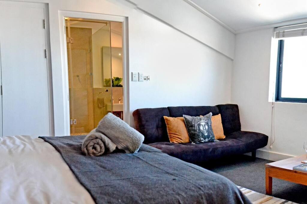 Central Modern Studio Apartment, Hermanus Waterfront ภายนอก รูปภาพ